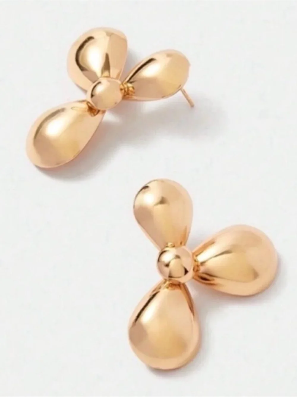 3/$30 New! Gold Flower Petal Statement Earrings (3025) NWOT